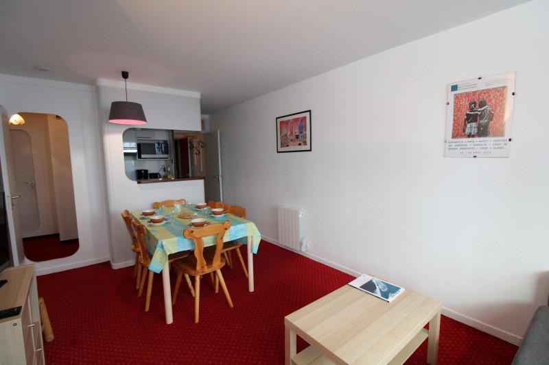 _lv_images__lot_0020392344_03_9370608