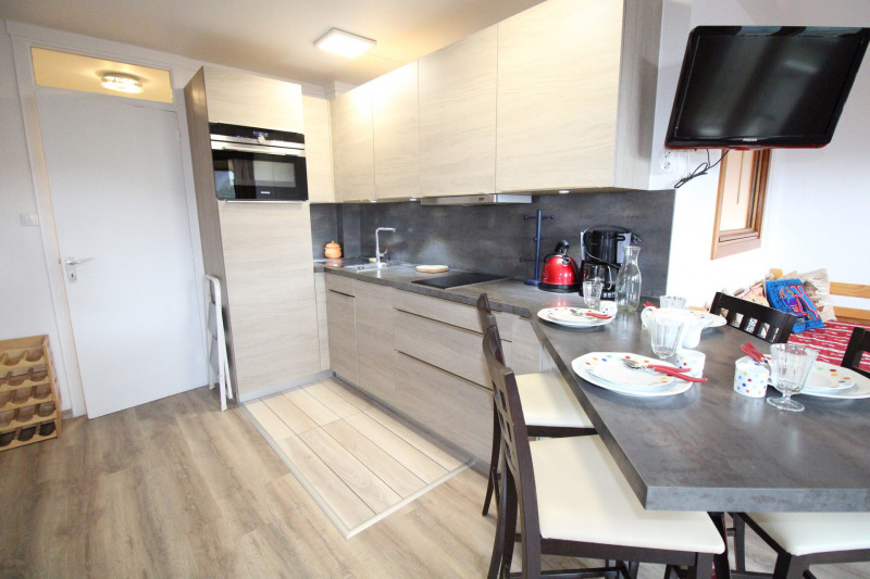 _lv_images__lot_0020392345_06_9419555