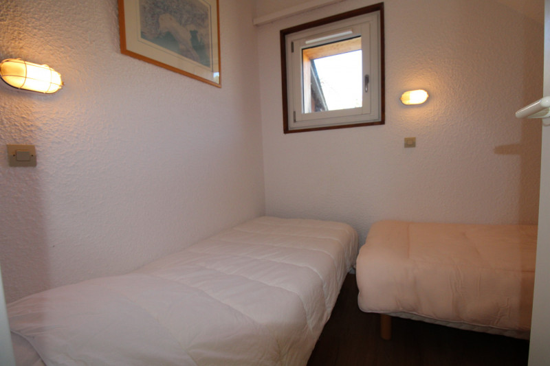 _lv_images__lot_0020392346_06_9351369