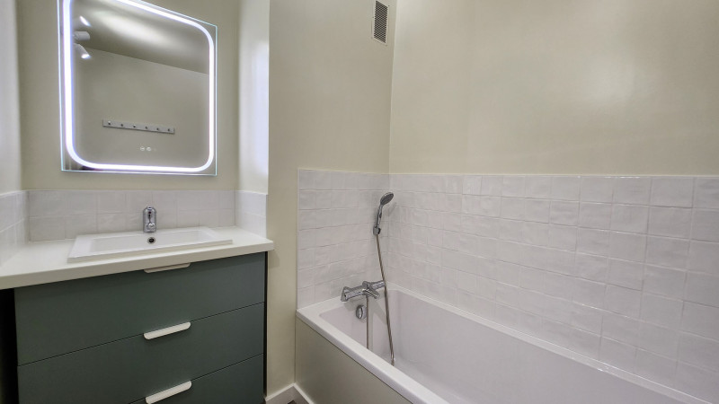 _lv_images__lot_0020392348_09_9846783