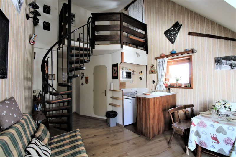 _lv_images__lot_0020392349_01_9787229 _lv_images__lot_0020392349_01_9787229