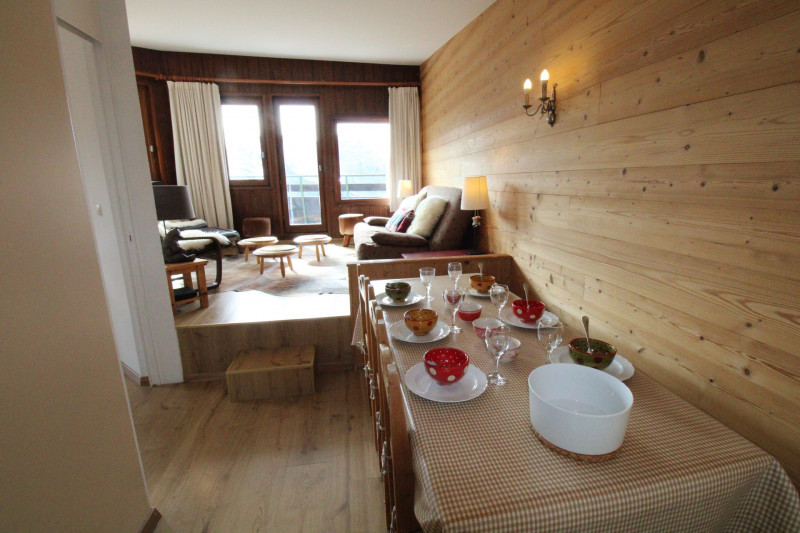 _lv_images__lot_0020392352_04_9438904