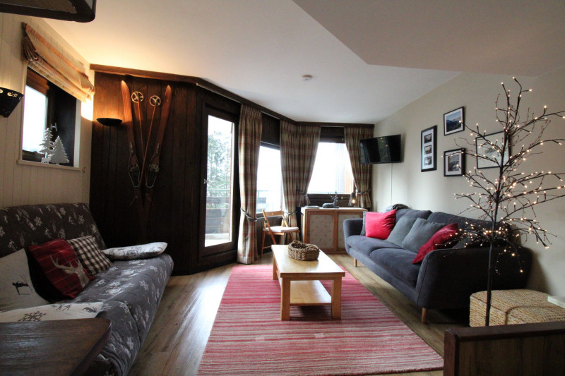 _lv_images__lot_0020392354_04_10312337