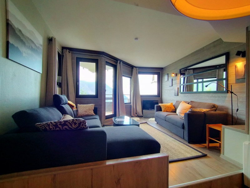 _lv_images__lot_0020392355_02_10027410