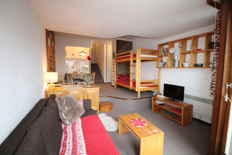 _lv_images__lot_0020392357_03_10021188