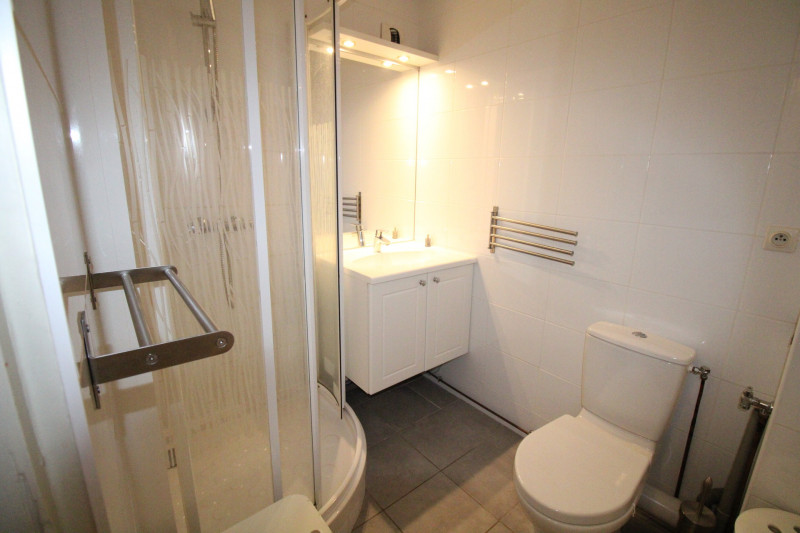 _lv_images__lot_0020392357_06_10410737