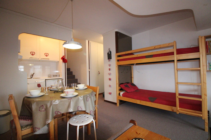 _lv_images__lot_0020392357_08_9446025