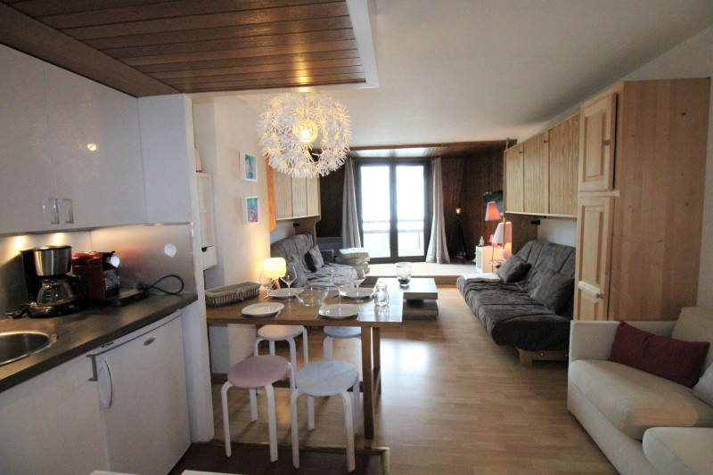 _lv_images__lot_0020392358_02_9987004