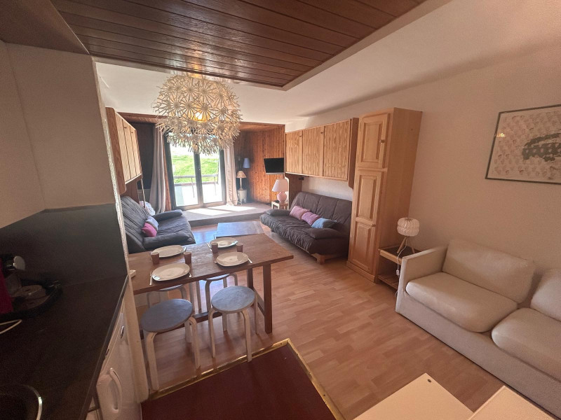 _lv_images__lot_0020392358_03_11078044