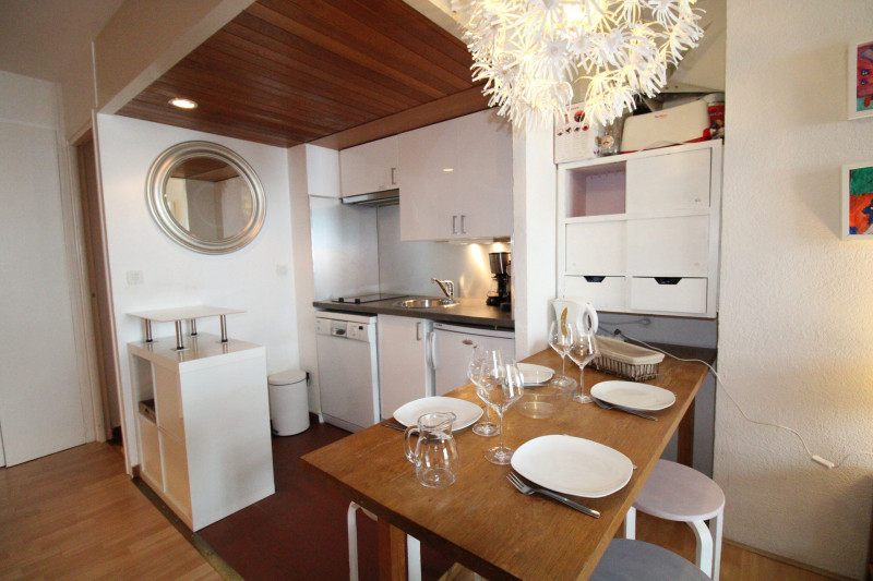 _lv_images__lot_0020392358_06_10394982