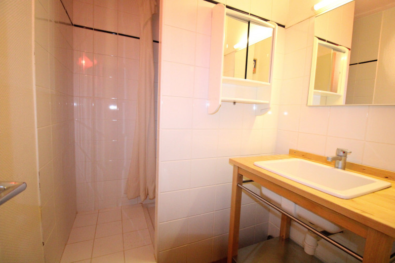 _lv_images__lot_0020392358_08_9701424