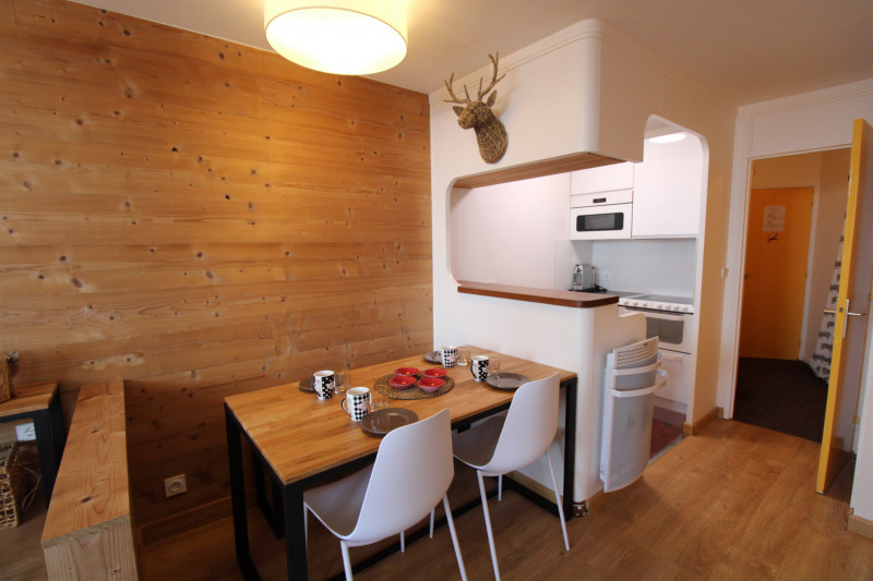 _lv_images__lot_0020392360_05_9445534