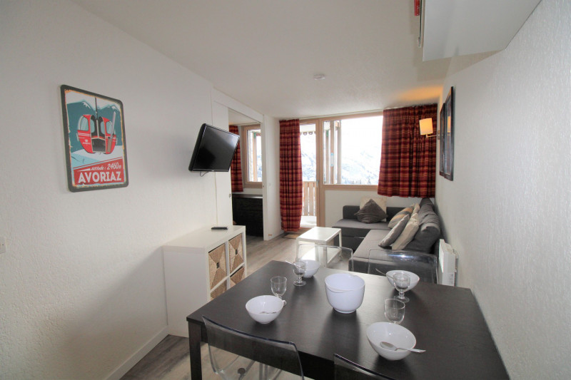 _lv_images__lot_0020392365_02_9371185