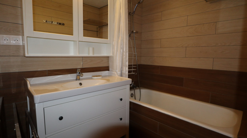 _lv_images__lot_0020392367_09_9390201