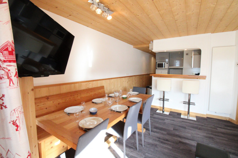 _lv_images__lot_0020392369_04_10061636