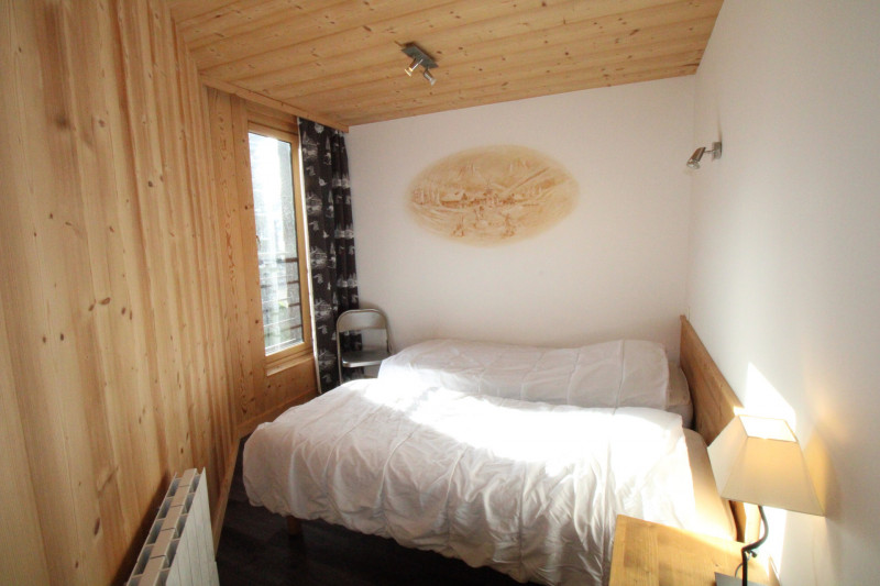 _lv_images__lot_0020392369_08_9734540