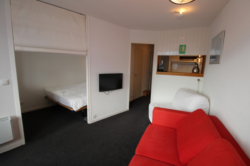 _lv_images__lot_0020392372_04_10014500