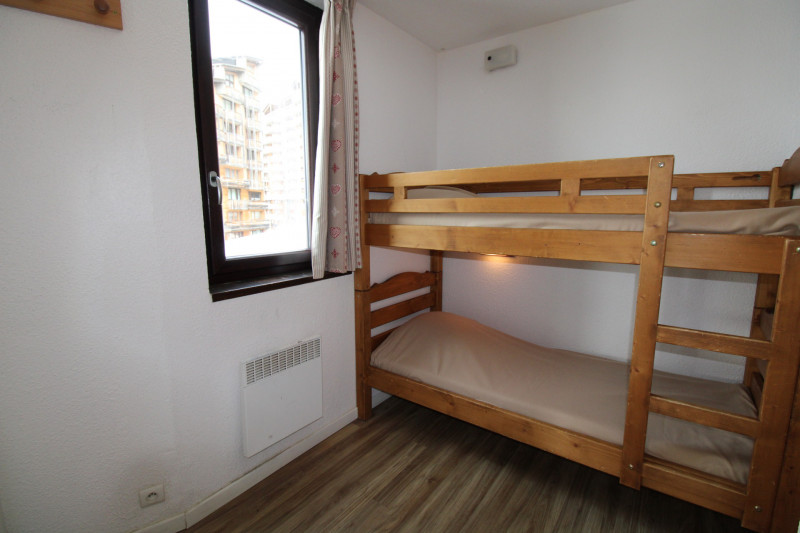 _lv_images__lot_0020392374_06_10342701