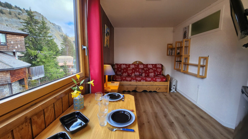 _lv_images__lot_0020392375_04_10269817