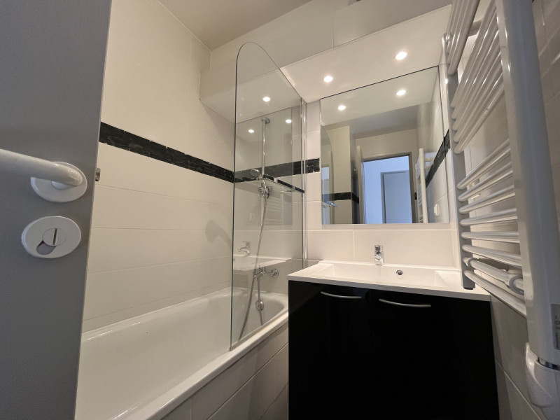 _lv_images__lot_0020392378_06_9966559