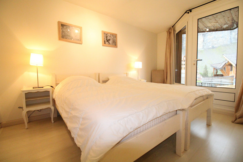 _lv_images__lot_0020392380_06_10088692