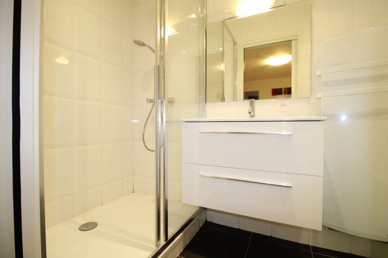 _lv_images__lot_0020392380_08_10034292