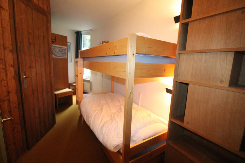 _lv_images__lot_0020392383_06_10342472