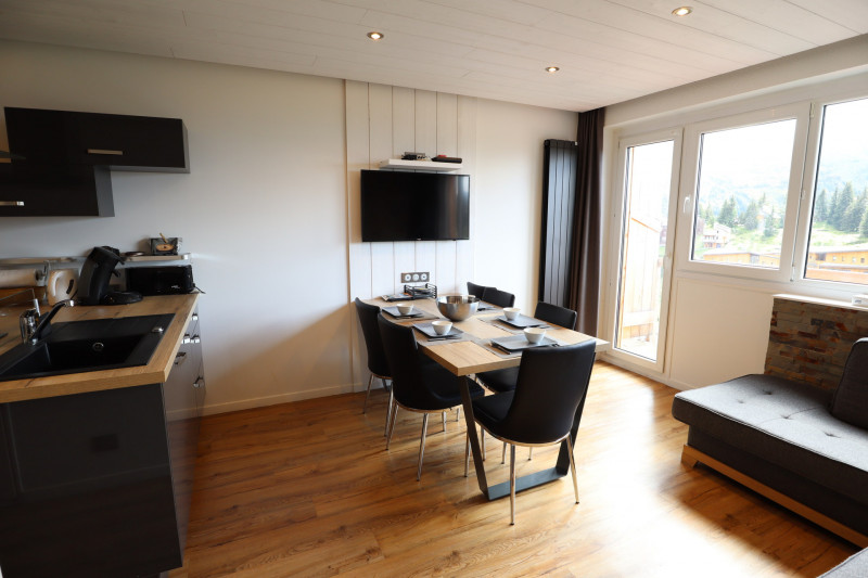 _lv_images__lot_0020392385_03_10218694