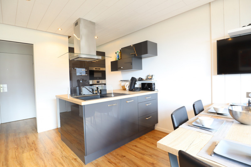 _lv_images__lot_0020392385_04_9338470