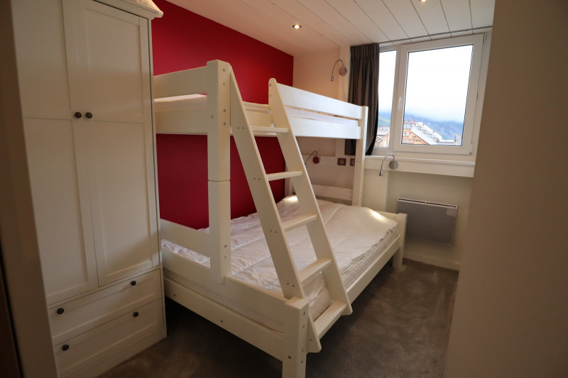 _lv_images__lot_0020392385_05_9668122