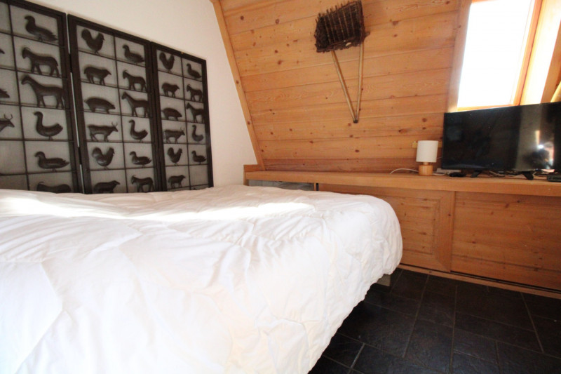 _lv_images__lot_0020392393_06_10048236