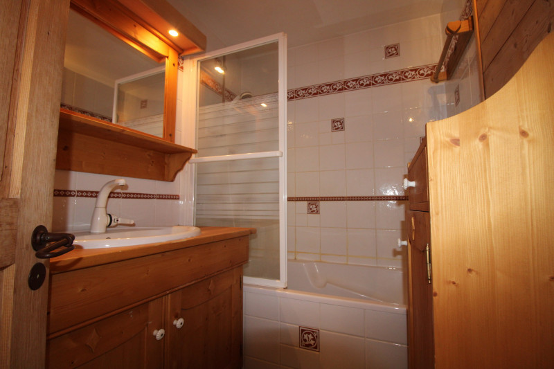 _lv_images__lot_0020392393_07_9530557