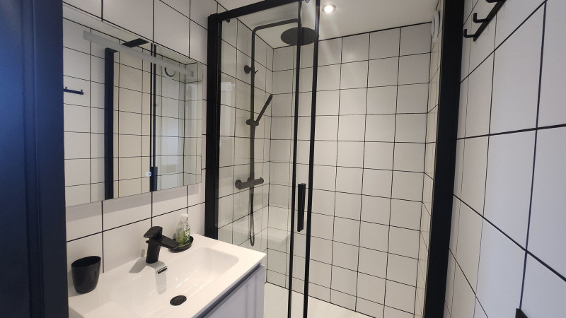 _lv_images__lot_0020392396_06_10028341