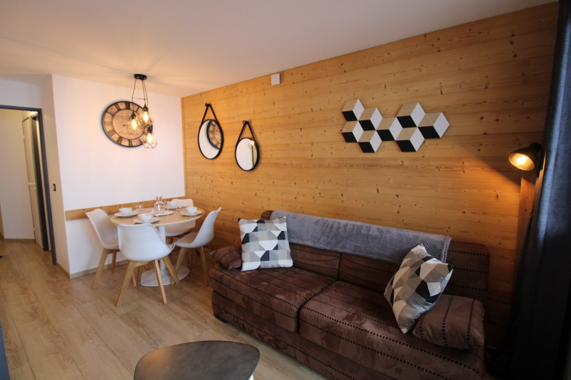 _lv_images__lot_0020392400_03_9556597