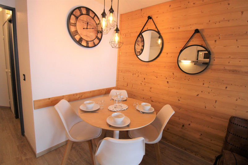 _lv_images__lot_0020392400_05_11156865
