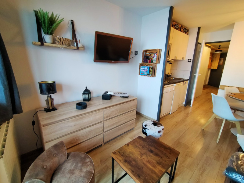 _lv_images__lot_0020392400_11_9840590