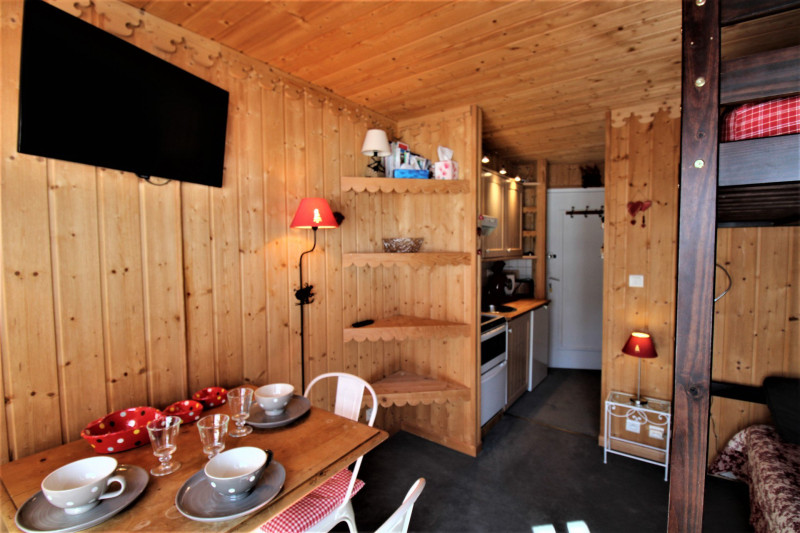 _lv_images__lot_0020392403_04_9403699