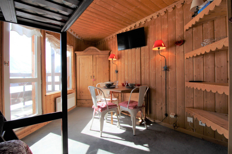 _lv_images__lot_0020392403_05_10123290