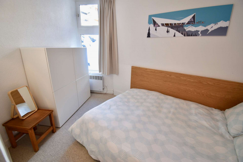 _lv_images__lot_0020392406_06_11150220