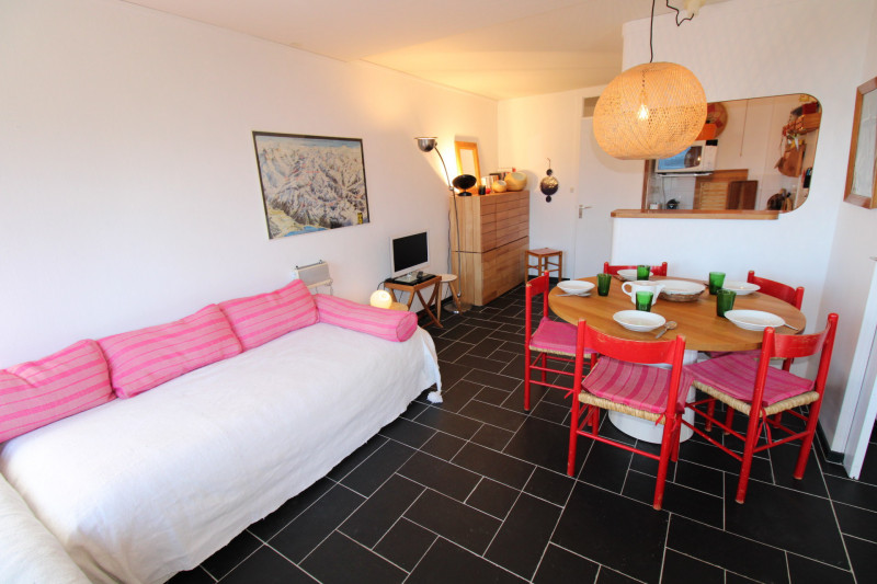 _lv_images__lot_0020392407_03_9377542