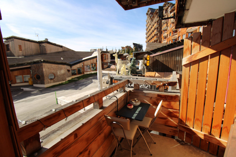 _lv_images__lot_0020392408_09_9419602