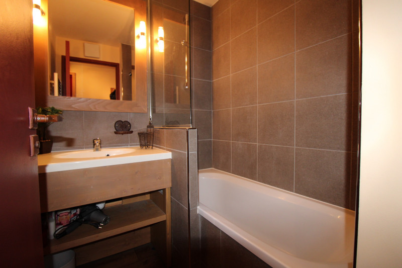 _lv_images__lot_0020392411_09_9687774