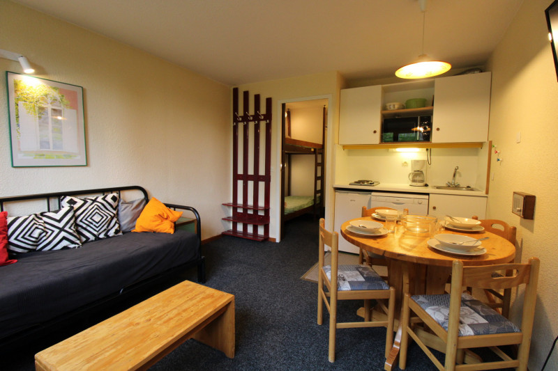 _lv_images__lot_0020392413_02_9370940