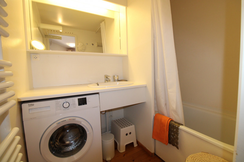 _lv_images__lot_0020392416_10_9860691