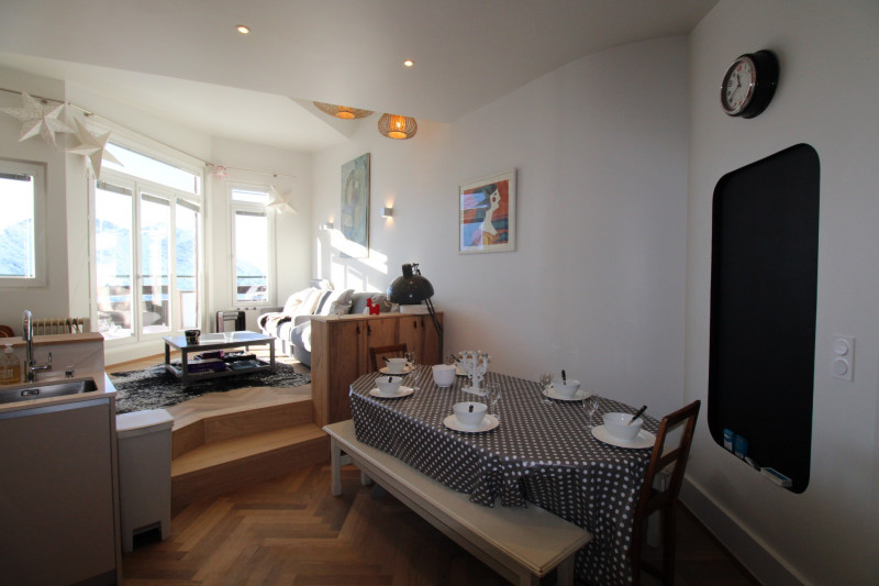 _lv_images__lot_0020392417_02_10349786