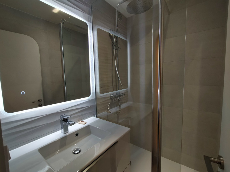 _lv_images__lot_0020392417_10_9575819