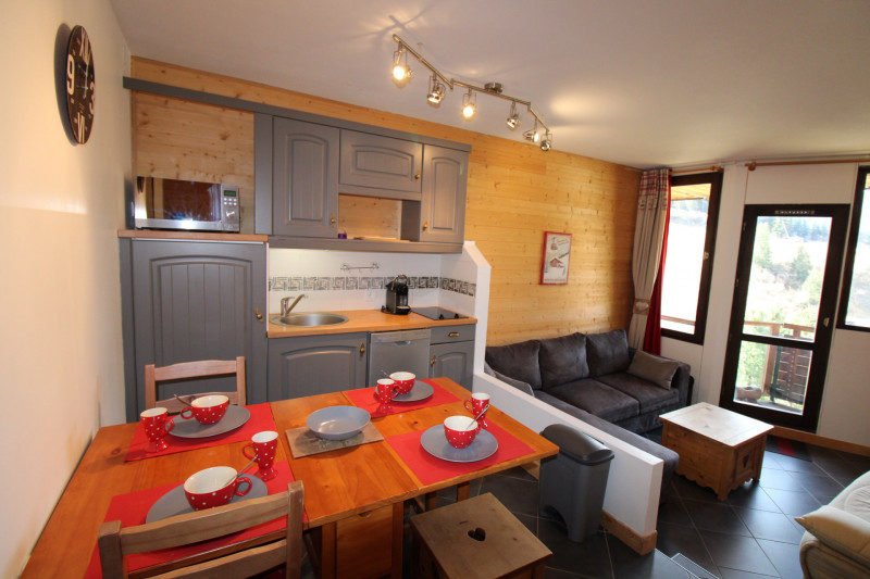 _lv_images__lot_0020392418_02_9840791