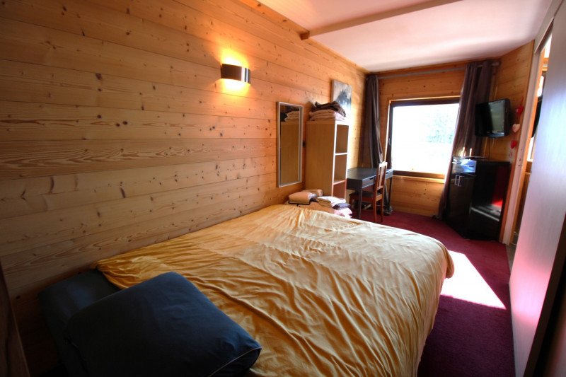 _lv_images__lot_0020392419_07_10213287