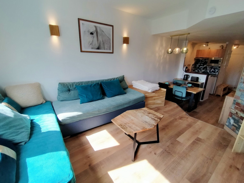 _lv_images__lot_0020392426_02_9880740