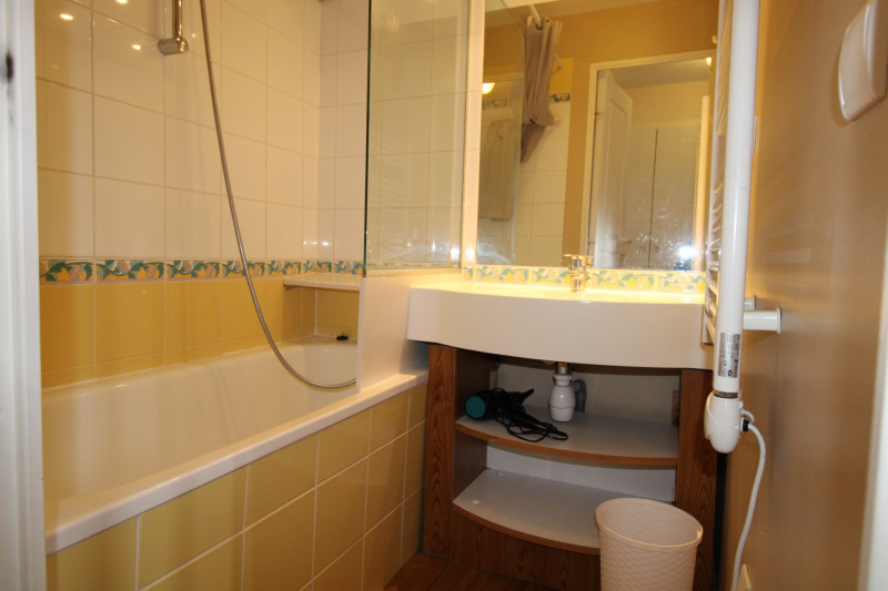 _lv_images__lot_0020392436_08_10254488